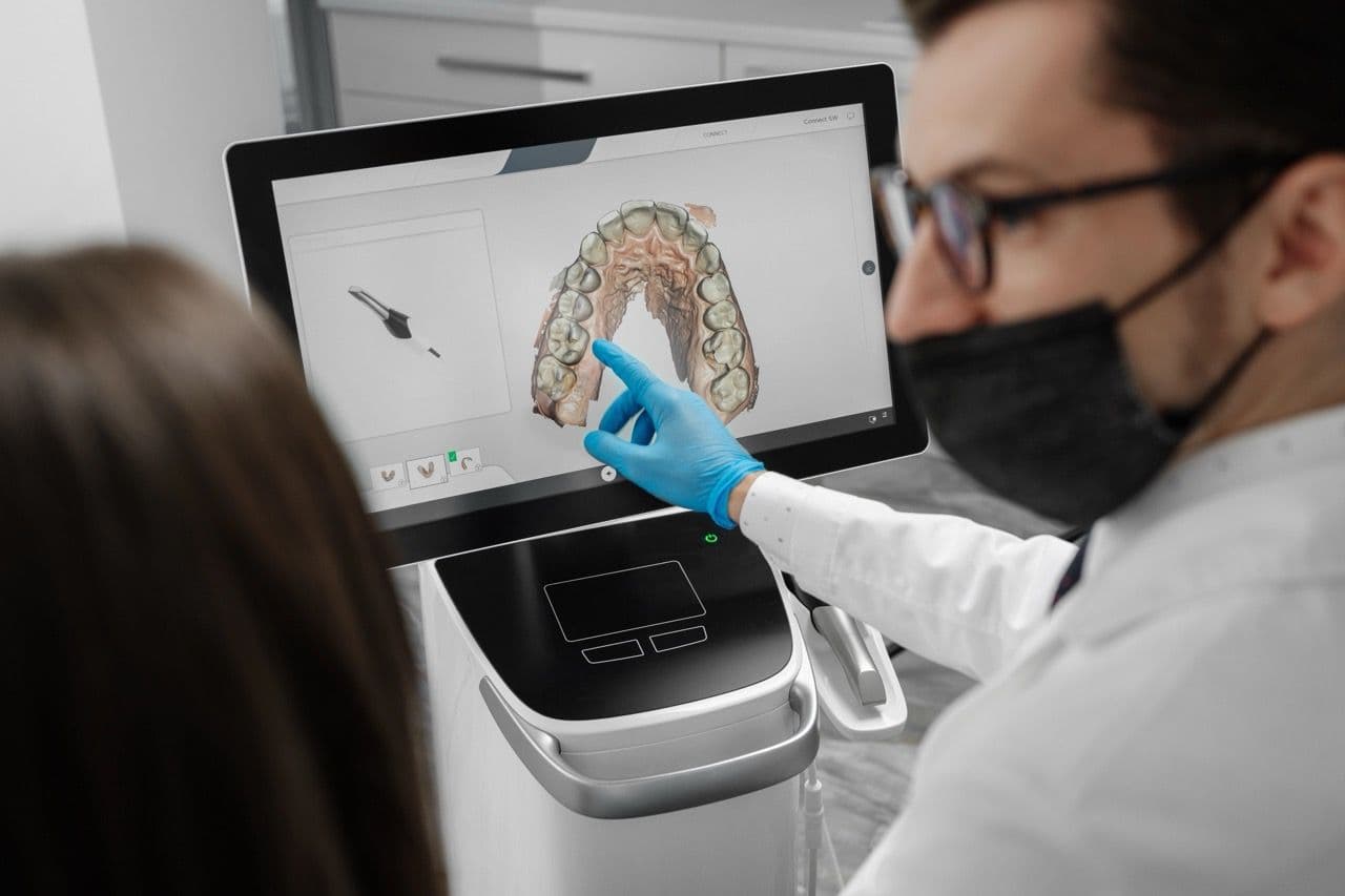 Dentist showing a patient a 3d X-ray
